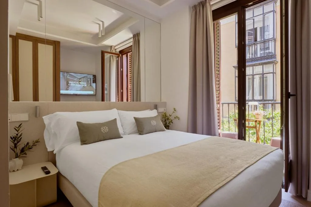 Appartamento con balcone — Glinter Barrio de las Letras - Apartments