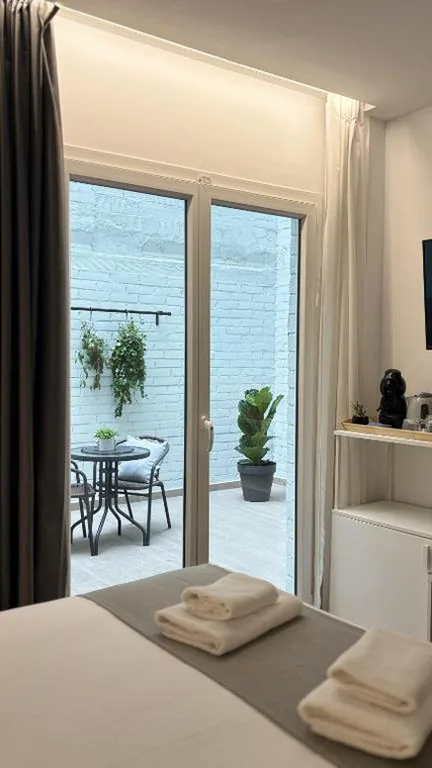 Tweepersoonskamer met terras — GLOBAL Apartments & Rooms