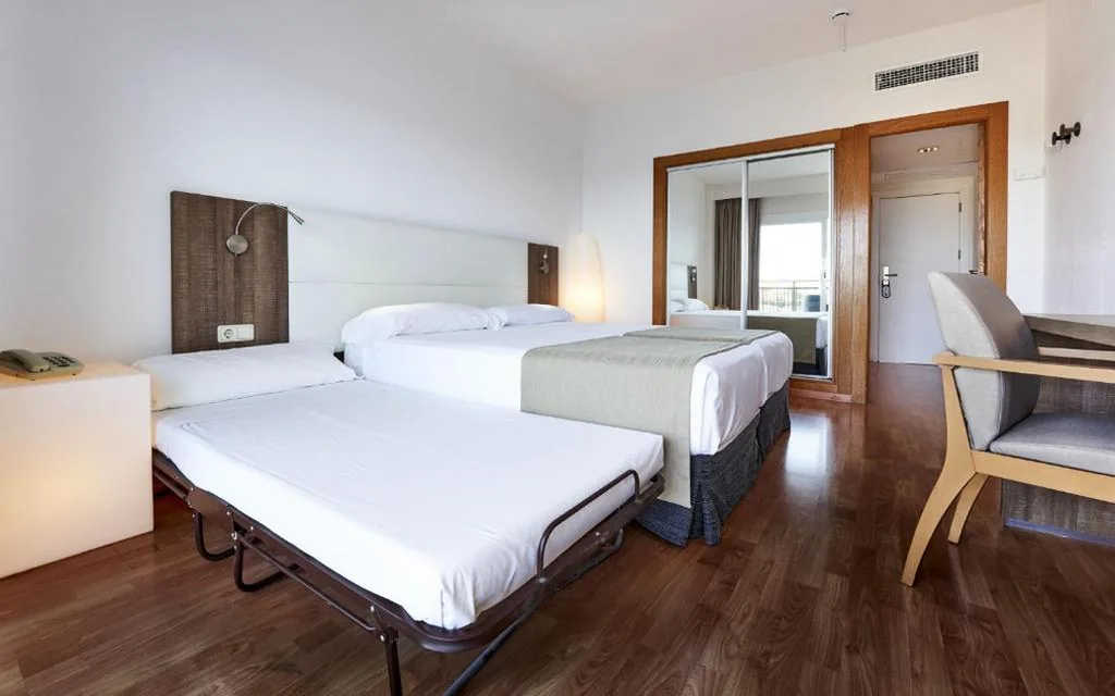 Standard-Dreibettzimmer — Globales Cala Viñas Adults Only 16+