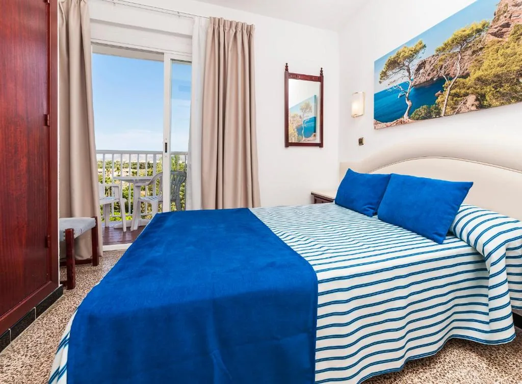 Habitación Doble (2 adultos + 1 niño) - 1 o 2 camas — Globales Condes de Alcudia