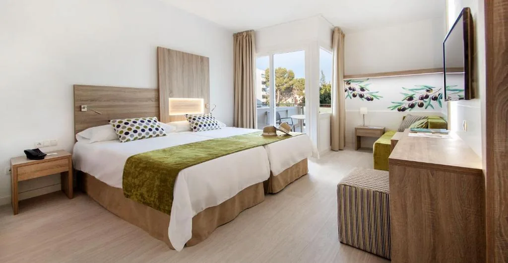 Habitación Doble con balcón (3 adultos) — Globales Maioris