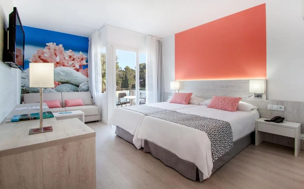Habitación Familiar con balcón (2 adultos + 2 niños) — Globales Maioris