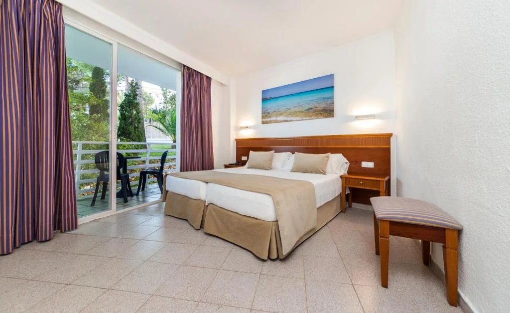 Habitación Triple — Globales Palmanova Palace