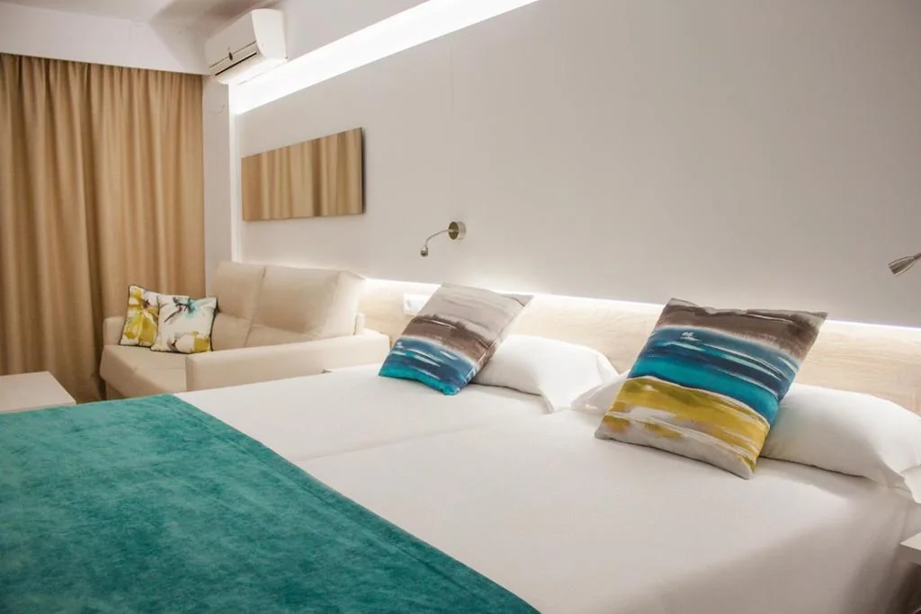 Doppelzimmer mit Poolblick — Globales Panamá - Adults Only