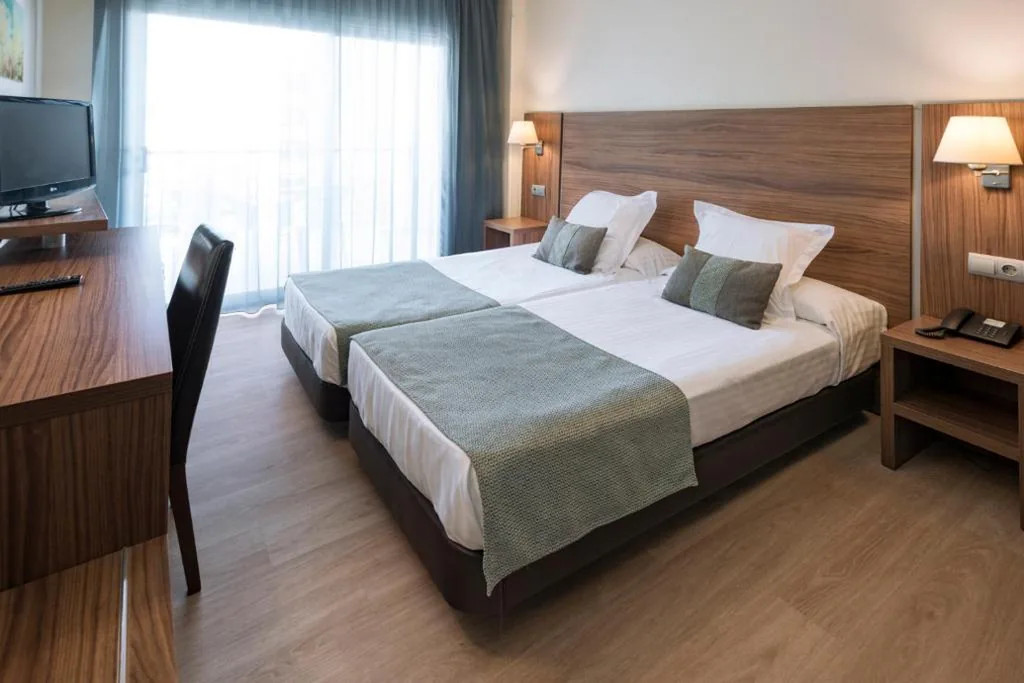 Standard-Doppelzimmer (2 Erwachsene) – 1 oder 2 Betten — Golden Acqua Salou