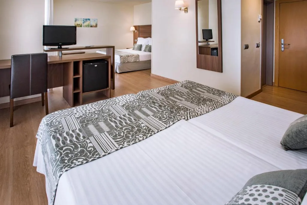 Familienzimmer (2 Erwachsene und 2 Kinder) — Golden Acqua Salou