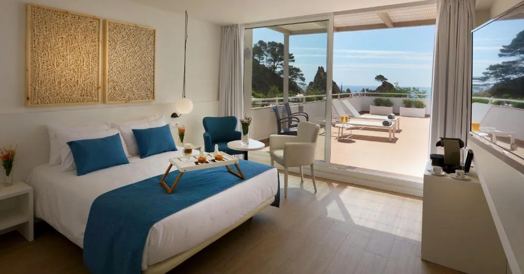 Habitación Premium con terraza y vistas al mar — Golden Mar Menuda