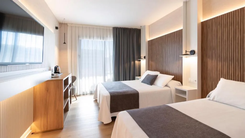 Quarto Triplo (2 adultos + 1 criança) — Golden Port Salou & Spa