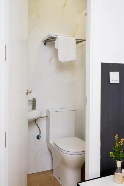 Camera singola con bagno privato — GOLDEN TORREJON