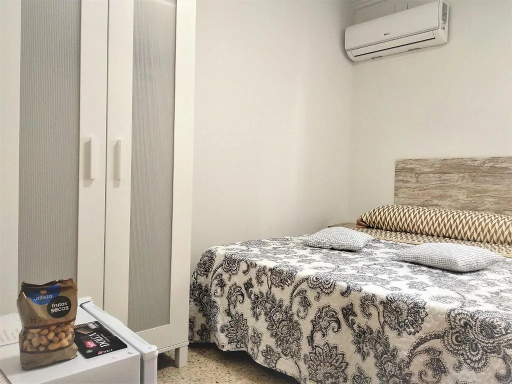 Familien-Doppelzimmer — GOLDEN TOWER pensión Auto Check-in