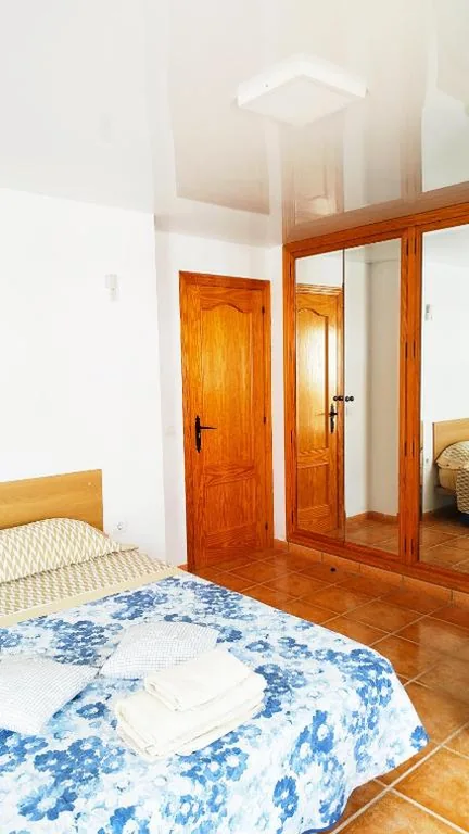 Superior Doppelzimmer mit Terrasse – 1 oder 2 Betten — GOLDEN TOWER pensión Auto Check-in