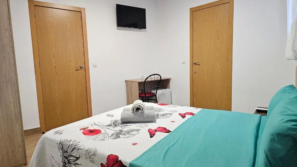 Camera Standard - 1 letto matrimoniale — Golden Tower Rooms - auto check-in