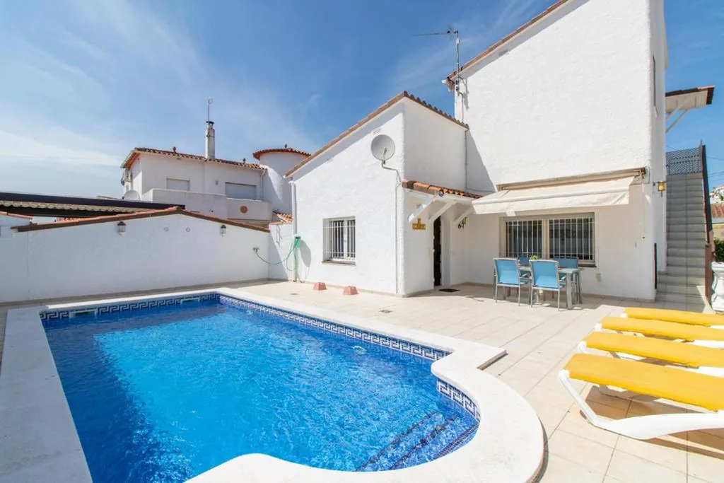 Villa con piscina privada — Goldhome - Montseny 11 - Private heated pool