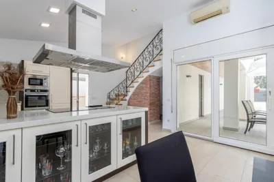 Goldhome - New house with private heated pool, parking, wifi, games room — photo 10