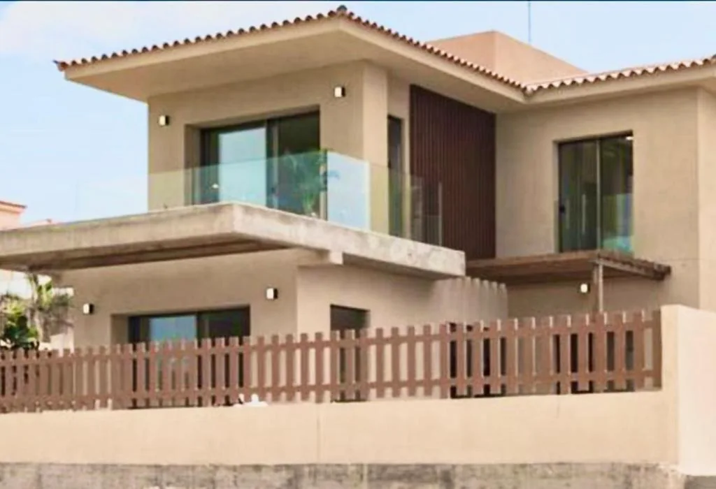 Golf Tenerife South xx Wheel Accessible Shower xx Free WIFi xx Private Pool 30 degrees xx Two Terraces 30m2x60m2 xxFree Parking xx Mountain view xx Flatscreen 65 inch xx
