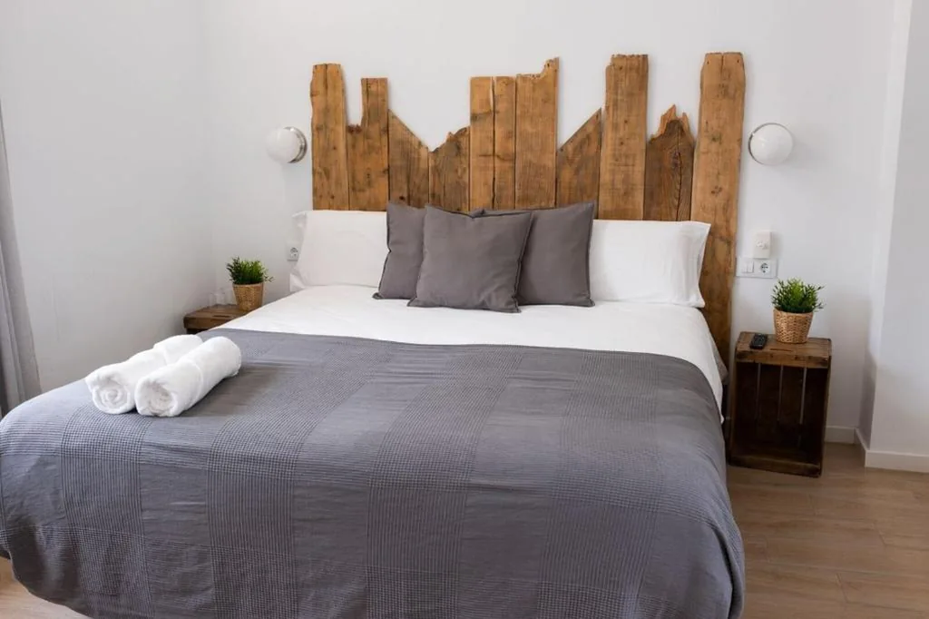 GOMEZ ROOMS
