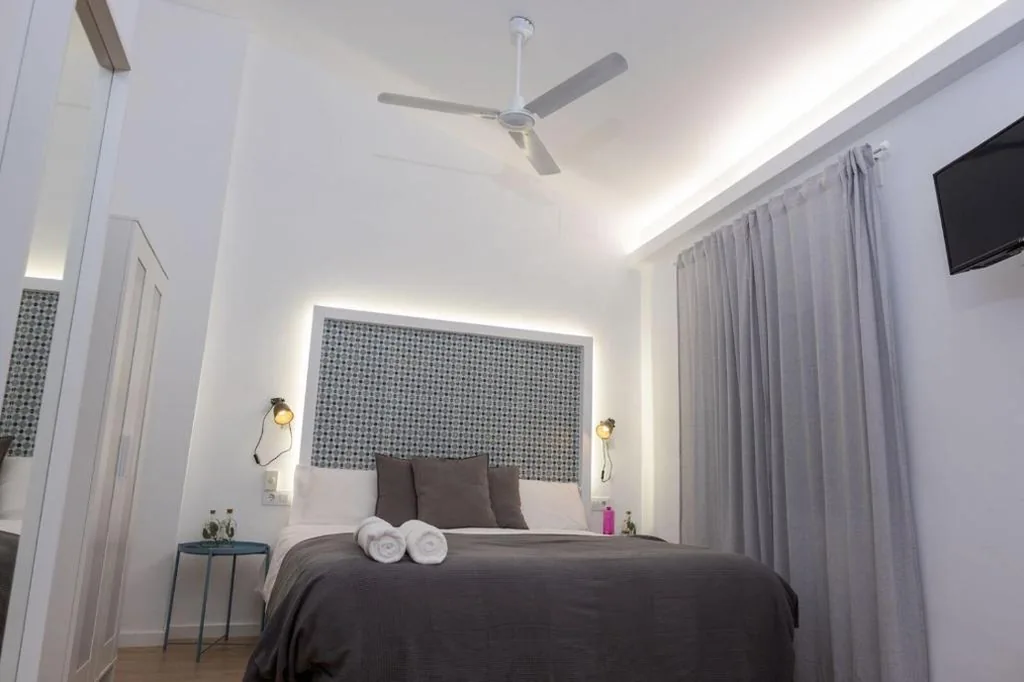 Camera Deluxe — GOMEZ ROOMS