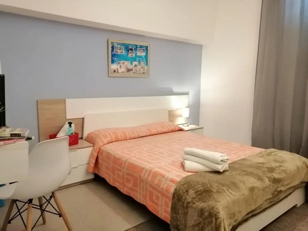 Habitación Doble con baño compartido — Good morning RH Santander - Hostel