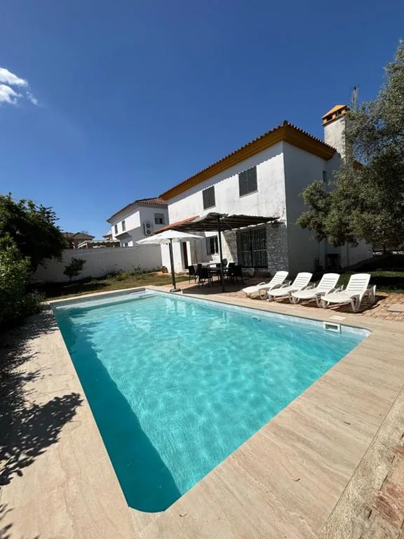 Casa de 5 dormitorios — Gran Chalet a 13 min de Sevilla