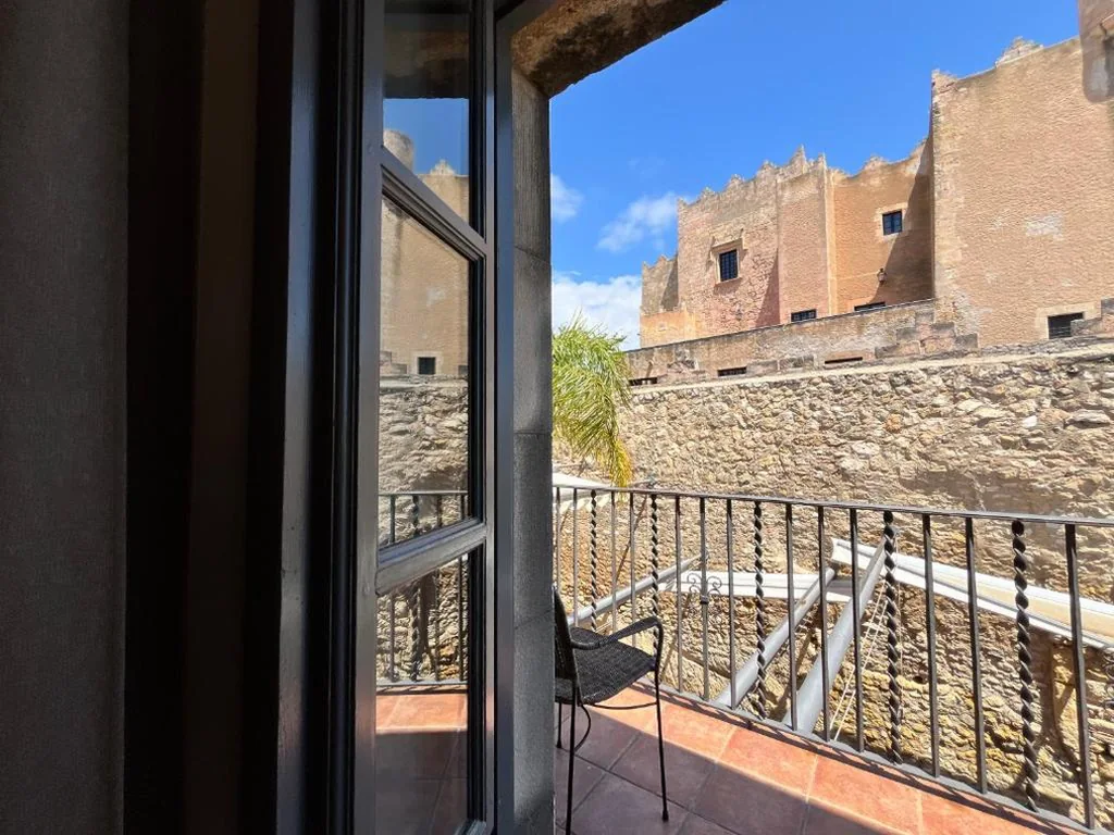 Deluxe Boutiquekamer met terras — Gran Claustre Boutique Hotel & SPA