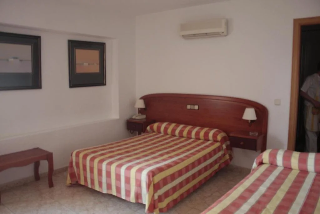 Tweepersoonskamer met extra bed — Gran Hostal Asador de Soto