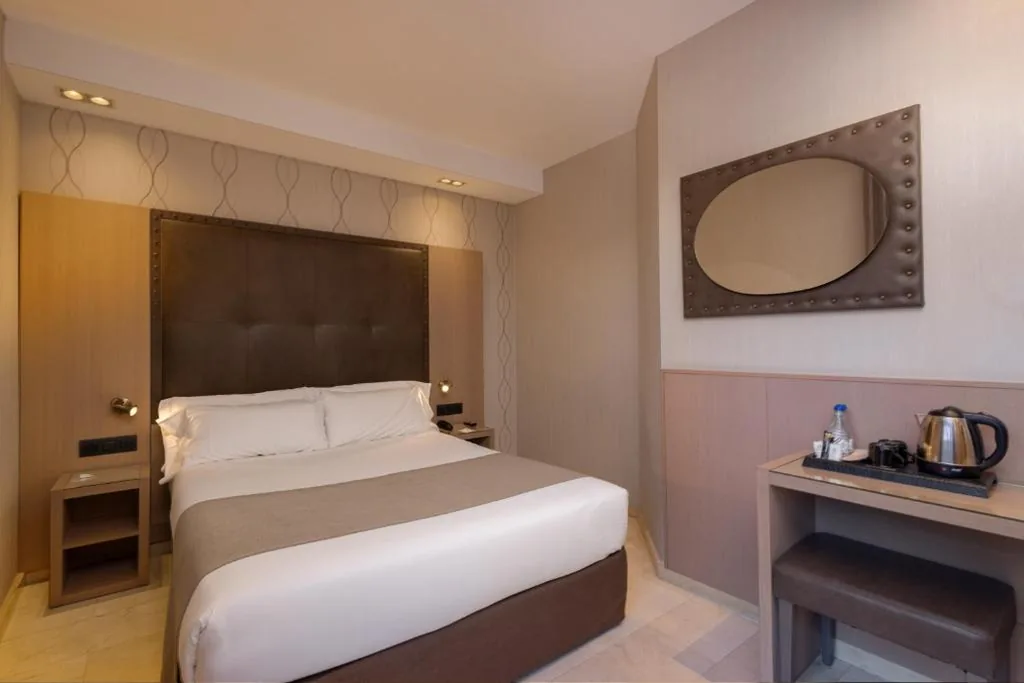 Double with Terrace Room — Gran Hotel Barcino 4 Sup