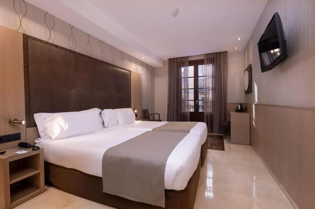 Habitación Doble — Gran Hotel Barcino 4 Sup