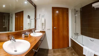 Gran Hotel Ciudad de Barbastro — Foto 3