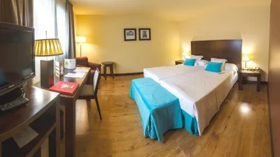 Gran Hotel Ciudad de Barbastro — Foto 5