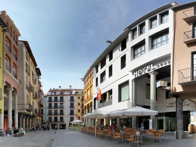 Gran Hotel Ciudad de Barbastro — Foto 6