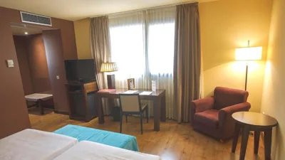 Gran Hotel Ciudad de Barbastro — Foto 10