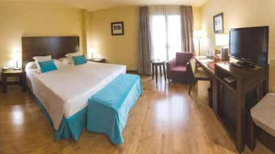 Gran Hotel Ciudad de Barbastro — Foto 12