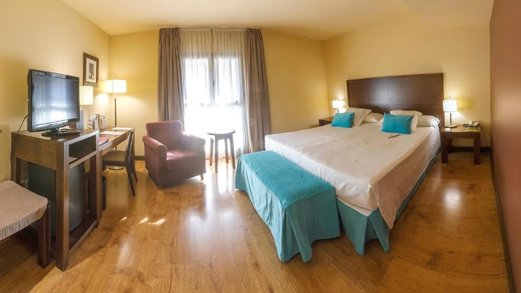 Standard-Doppelzimmer – 1 oder 2 Betten — Gran Hotel Ciudad de Barbastro