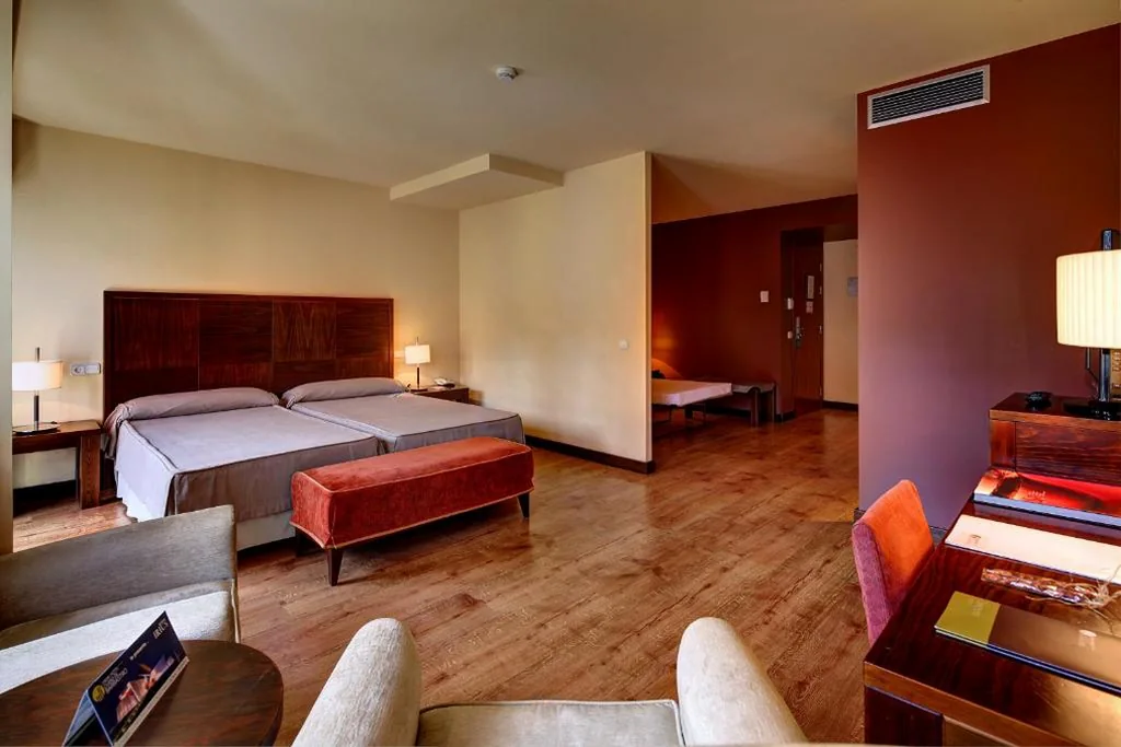 Familienzimmer — Gran Hotel Ciudad de Barbastro
