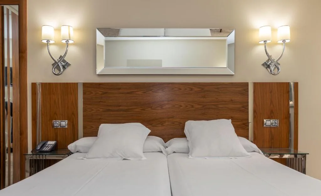 Tweepersoonskamer met 2 bedden — Gran Hotel Corona Sol