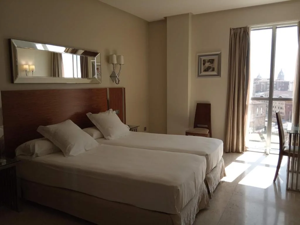 Aangepaste tweepersoonskamer voor gasten met een beperking - 2 bedden — Gran Hotel Corona Sol