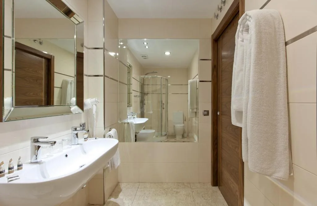 Standaardtweepersoonskamer met slaapbank — Gran Hotel Corona Sol