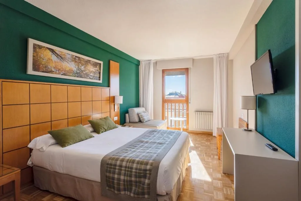 Camera con letto matrimoniale — Gran Hotel de Jaca