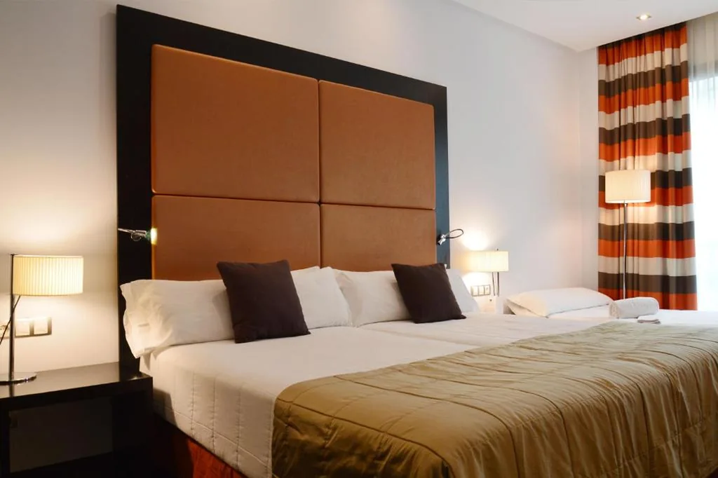 Doppelzimmer mit Zustellbett – 1 oder 2 Betten (2 Erwachsene + 1 Kind) — Gran Hotel Don Manuel