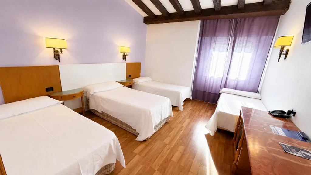 四人间 — Gran Hotel Los Angeles