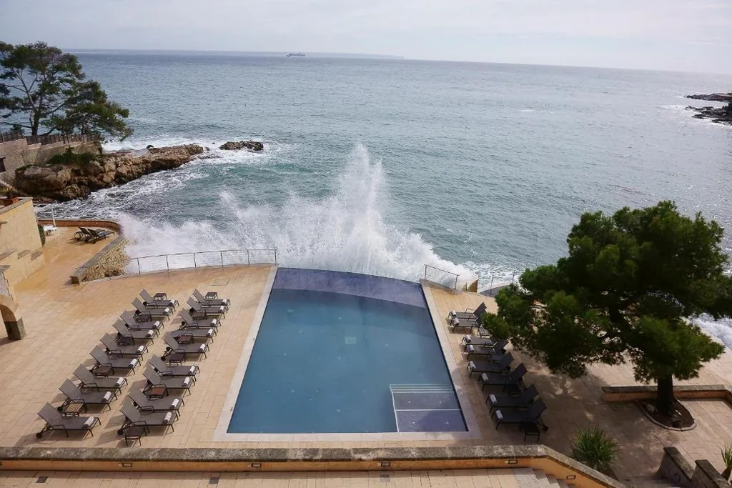 Deluxe-Doppelzimmer mit Meerblick — Gran Hotel Maricel by Hospes, a Member of Design Hotels