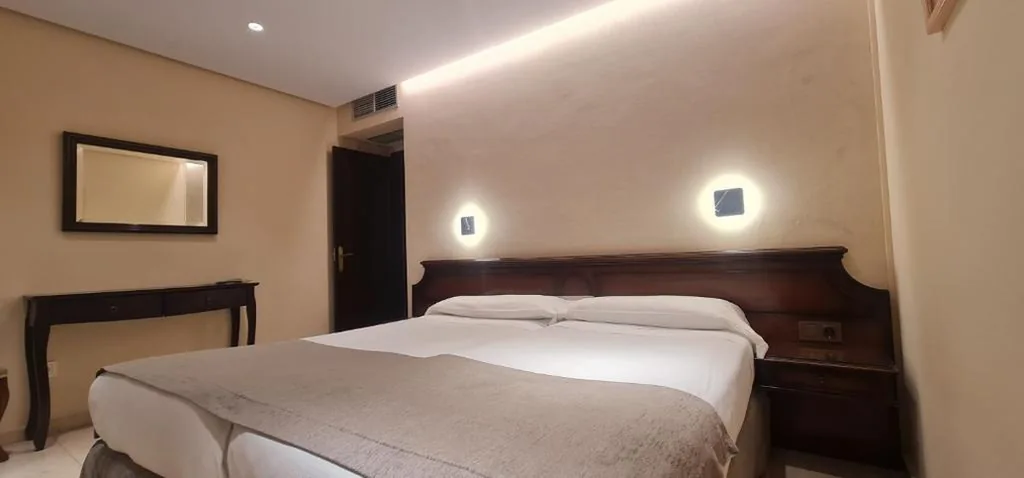 Habitación Doble Superior con 3 camas — Gran Hotel Paraiso