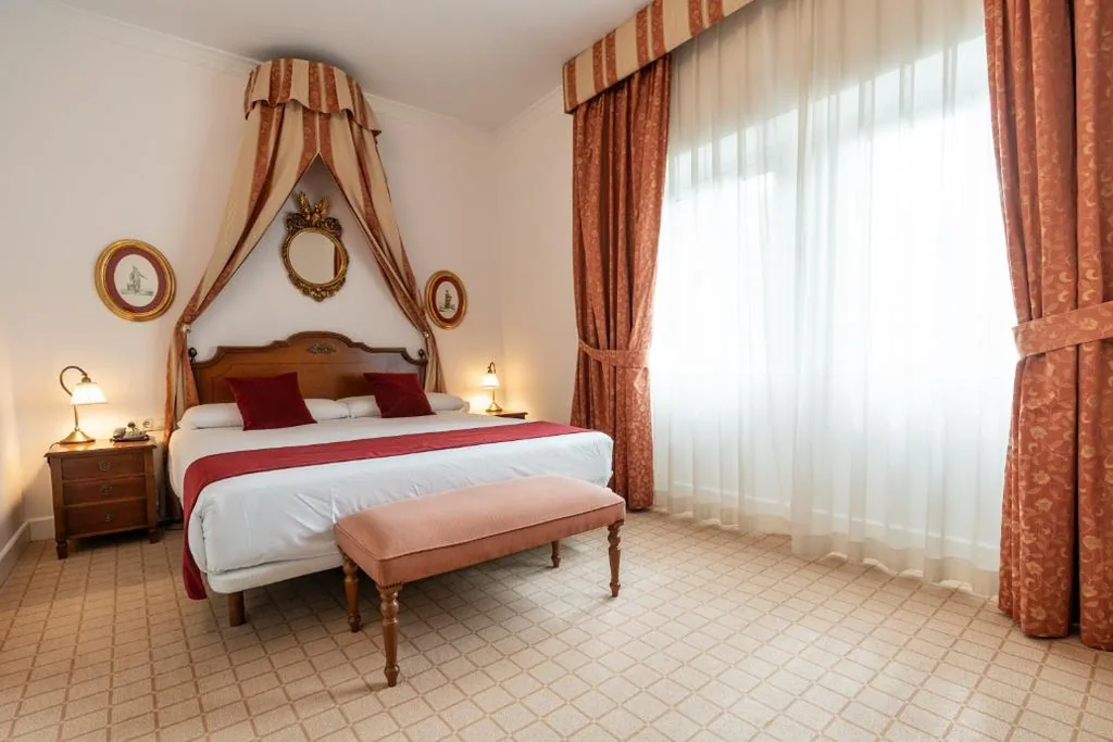 マウンテンビューダブルルーム（シングルベッド2台またはダブルベッド1台） — Gran Hotel Pelayo