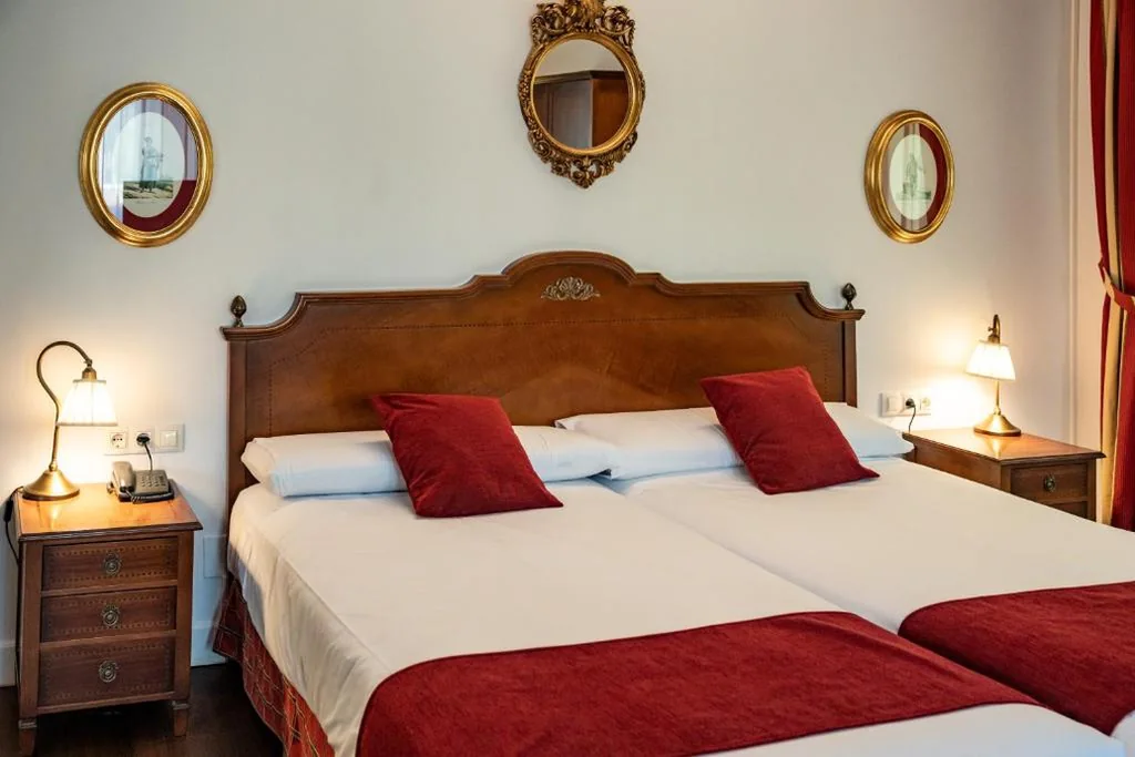 スタンダードダブルルーム（シングルベッド2台またはダブルベッド1台） — Gran Hotel Pelayo