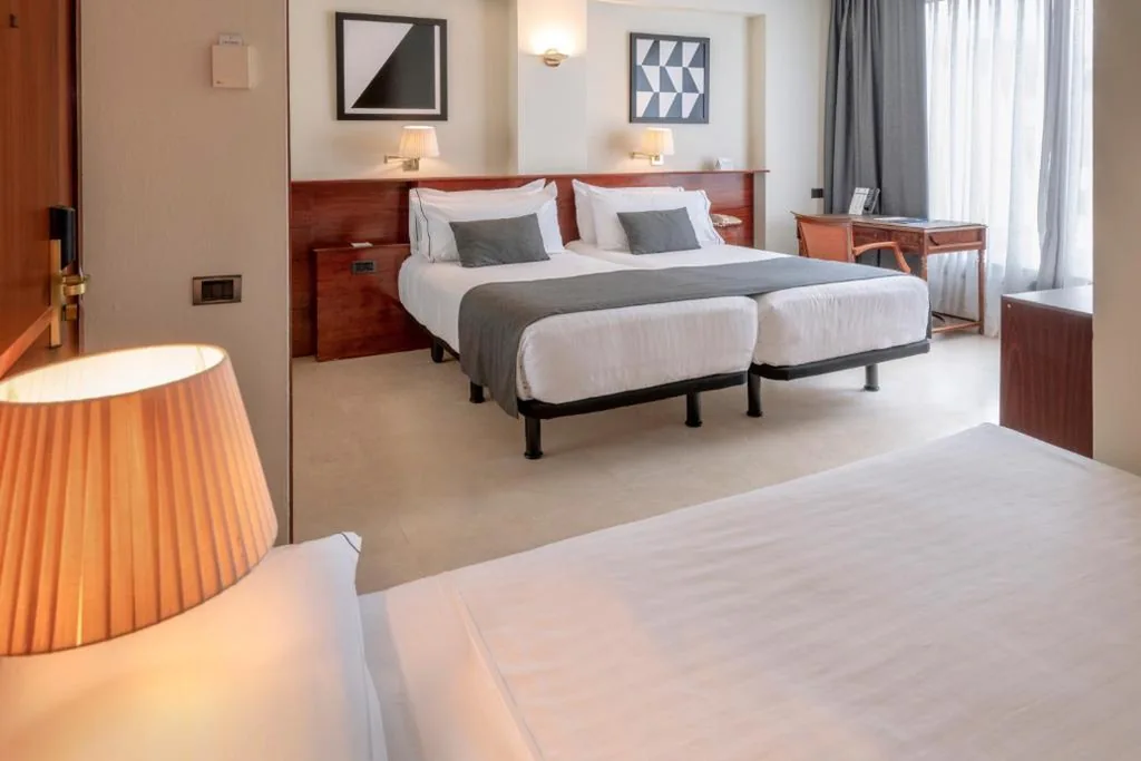 Double Room with Extra Bed - 1 or 2 Beds (2 Adults + 1 Child) — Gran Hotel Rey Don Jaime