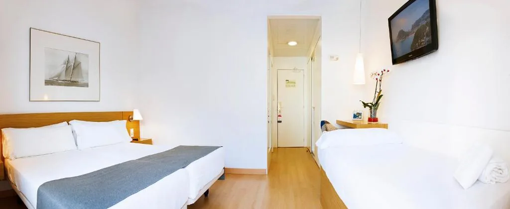 Habitación Triple (2 adultos + 1 niño) — Gran Hotel Reymar 4 Sup