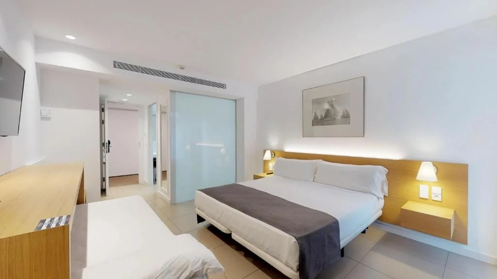Habitación Triple con vistas al mar (2 adultos + 1 niño) — Gran Hotel Reymar 4 Sup