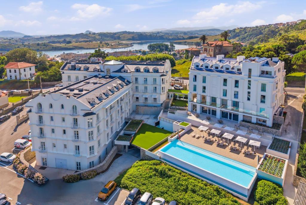 Gran Hotel Suances Suites
