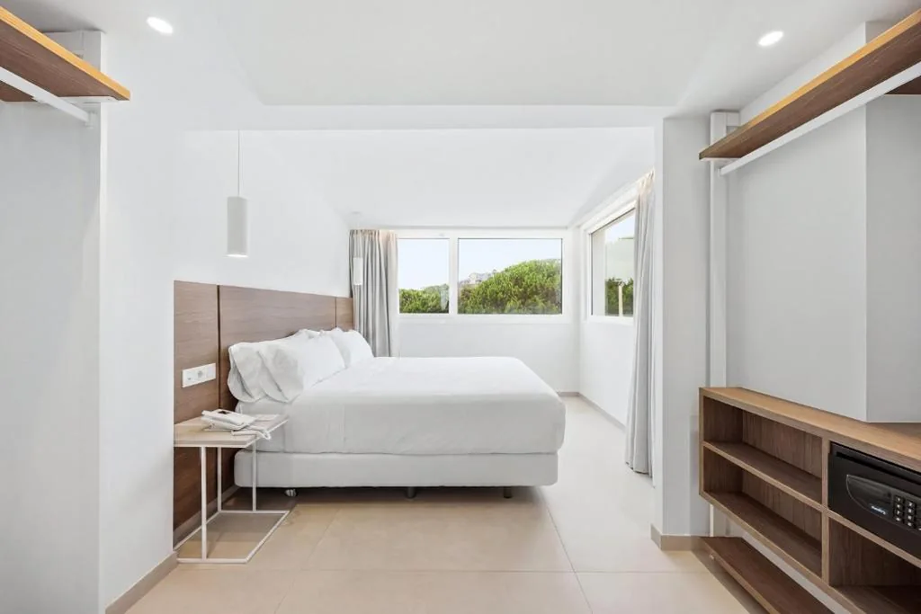 Suite Familiare con vasca idromassaggio — Gran Hotel Suances Suites