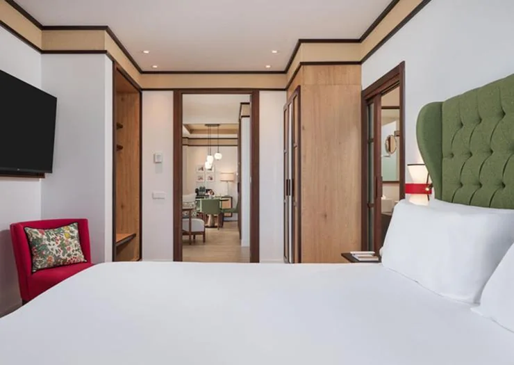 バルコニーと山の景色を望む1ベッドルームスイート — Gran Hotel Taoro